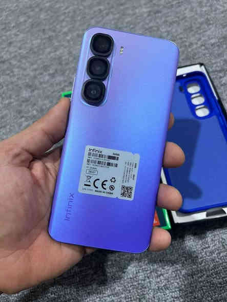 جهاز انفنكس هوت برو بلص ذاكرة 256 عشوائية 16 جديد كسر باكيت بس اخذته كسرته من الباكيت عرضته للبيع كامل ملحقات حطيتلة شاشه نانو ضد الكسر وخليت اغطيه ضد الكسر للكامرت اخذته 250 وهسه عرضته 200 الف قفل توصيل داخل البصره موجود 5000 الاف *********** البصرة
