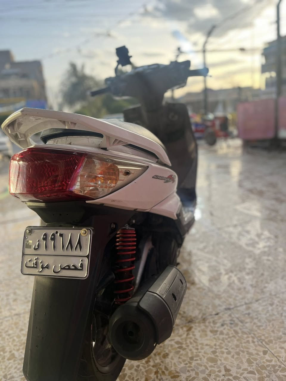 سلام عليكم سكنس فحل كوري كابريتر الدراجه مكفوله ونضيفه صالها 3 اشهر نازله من معرض عباس كوبره دراجه مختمه كفرات كلها نضيفه برغي مامفتوح بيها تجي تكلب وتاخذ كلشي شغال دهن أمزويل وبانزين محسن ملاحضه الدراجه عدادها واكف وأكلو من يصلح يرجع يضرب اشتريت واحد جديد والقديم هم أنطيك ياء يعني ثنين سعر 1100 وبيها مجال دراجه لحد يكسر بيها نضيفه مكان البلديات تقاطع الكهرباء الرقم ***********
