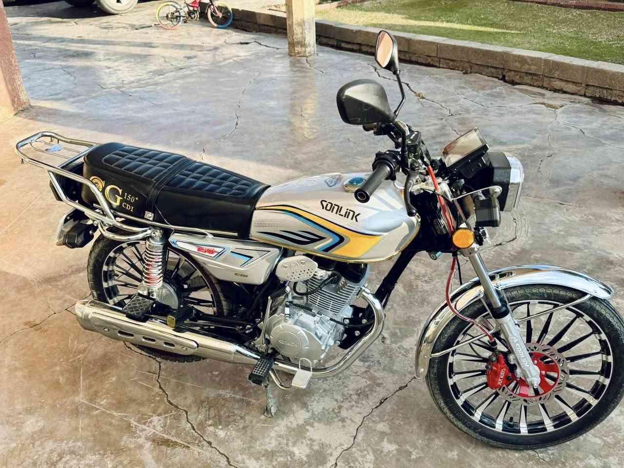 السلام عليكم للبيع دراجه موديل 2025

الدراجه بعدهه شركه صار شهر من مشدوده 

كلهه شرط نو سيفان تشغيل عل بعد دبل سويج

شاشه اكتورني السعر 800وبي مجال 

رقم صاحب الدراجه *********** 
عنوان بيجي
