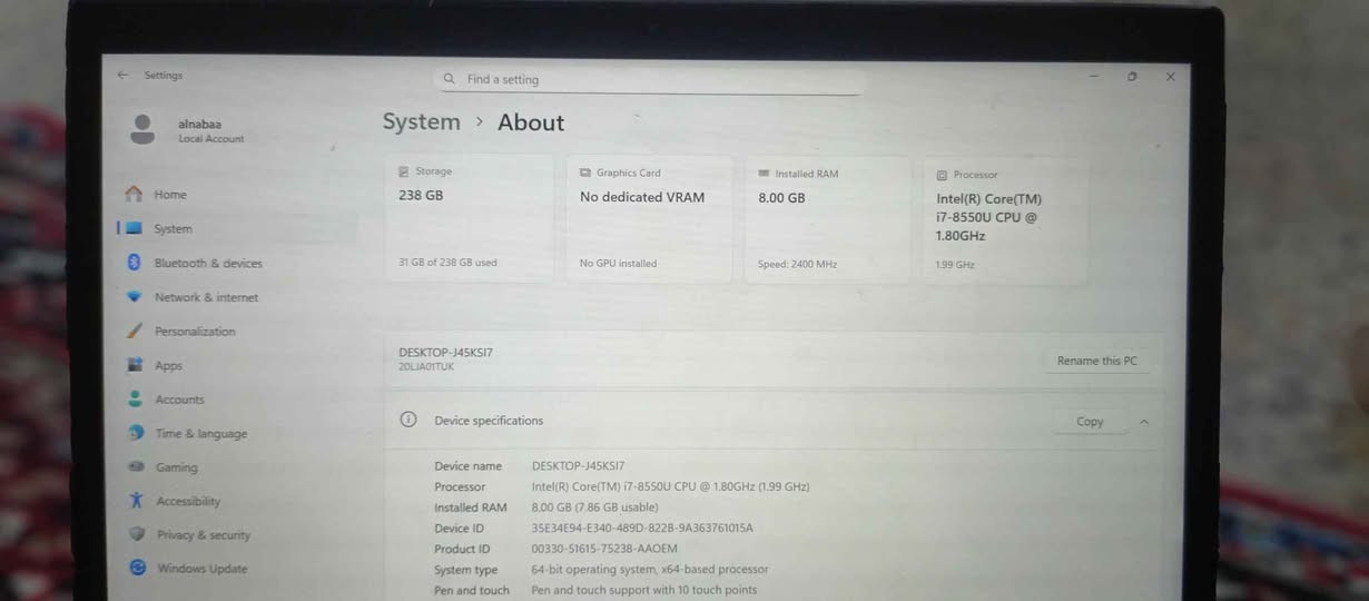💻
 لابتوب lenovo  x380 yoga 
 تاتش قلاب 360
🔹 شاشة لمس حجمها 13.5 إنش –
🔹 نظام تشغيل: Windows 11 Pro مفعّل رسميًا.  
🔹 معالج: Intel Core i7-8550U 
🔹 رام: 8GB بسرعة 2400MHz.  
🔹 تخزين: ssd  256 GB. 
🔹 كارت شاشة داخلي مدمج.  
🔹 يدعم القلم واللمس المتعدد.  
🔹يدعم البصمه الاصبع +الوجه. 

ملاحظات مهمة:  
- التاتش باد الداخلي (الماوس) عاطل، لكن الجهاز يعمل بكفاءة مع الماوس الخارجي المرفق.  
- القلم موجود، لكن رأسه مكسور.  زر واحد من الكيب.ورد مفقود. 

📦 الملحقات : حقيبة أصلية + ماوس خارجي + شاحن أصلي.  

💰 السعر: 325,000 دينار عراقي (قابل للتفاوض).  

مناسب للاستخدام اليومي أو المهني، خصوصًا للطلاب والمصممين. 
للاستفسار:  *********** الفلوجة, الأنبار
