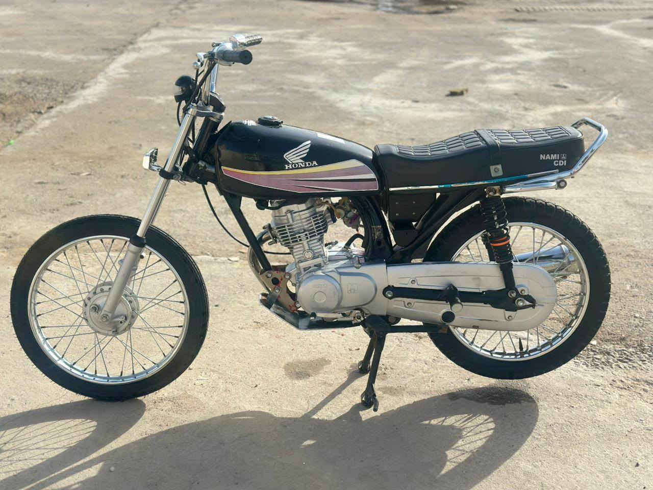 السلام عليكم دراجه نامه المحرك 25 شلامجه اصلي والتعميره 25 والشاصي 19 ارشا اوراق اصولي دراجه حلوه ونضيفه كلش السعر 750 وبيها مجال للشراي
***********
