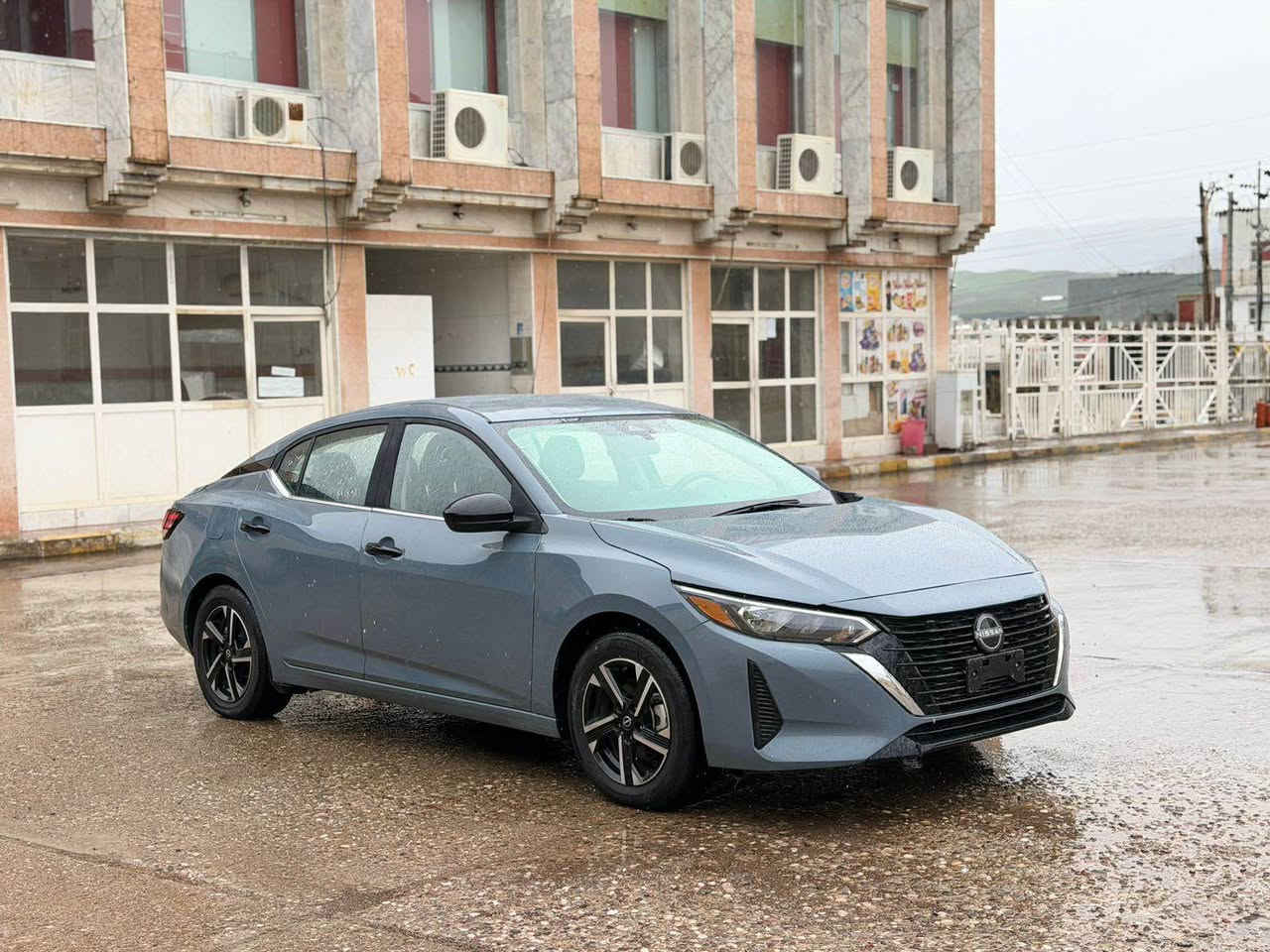 نيسان سينترا 2025 SV شكل جديد 🩶
مواصفات
بصمه 
شاشه كبير 
رادار 
بابين بصمه 
كشن هيتر 
سكان هيتر  
حساس 
تحكم ستيرن 
تحديد سرعه 
و بعد مواصفات هوايه 
سياره بي كم قطعه صبغ انا ابيع عام صبغ بدون دواخل بدون ارباك سياره حل حلو 
مكان سياره عقره 
*********** واتساب اكر, نينوى
