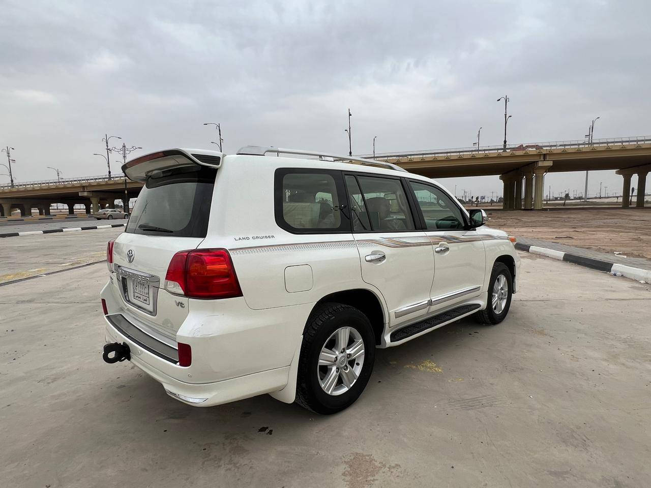 ‏سلام عليكم الانكروز موديل 2015 اصل جديده أربيل محوله بصره رقم مميز سنويه 2028 تحويل 6سلندر محرك برغي ما مفتوح بيه محرك وكير حداديه جدد طخم تاير فول فتحه 1/1 كفاله عامه صبغ+فتح+بارد جديده جاهزه مكان سياره بصره بيع فقط مكلف بنشر شراي اتصل *********** سعر 395 وبيه مجال
