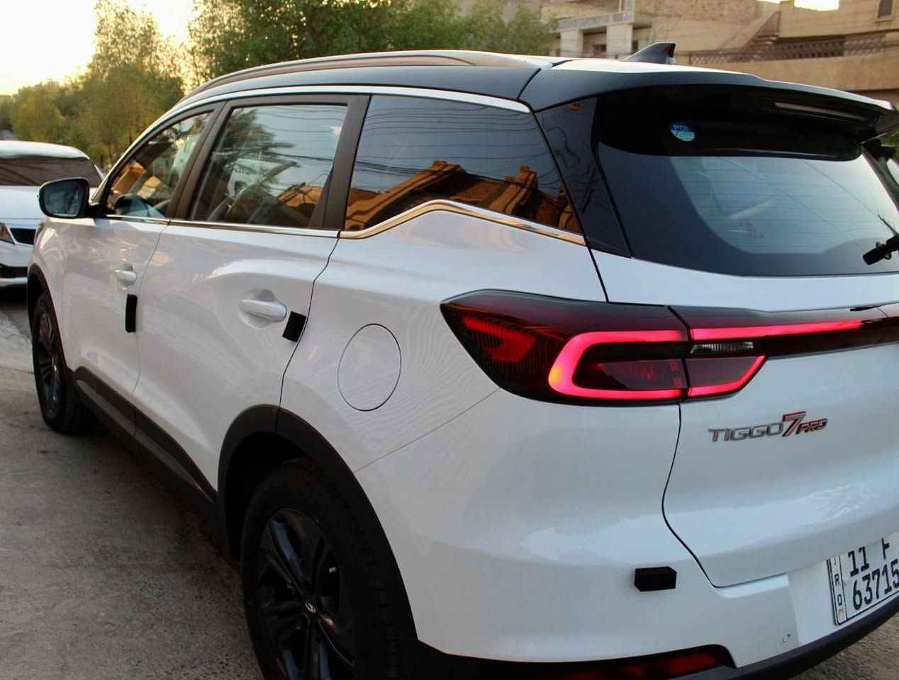 سلام عليكم

Chery Tiggo 7pro

(بنزين جداً اقتصادية )

رقم بغداد بأسمي

موديل 2024

زيرو ممشى الترقيم فقط

ماشية 300 كيلو استلام 2026. مكفوله عام

حجم المحرك 1.5L TURBO،مرتبط بناقل حركة أوتو 7 نمر

مفتاح التشغيل، بصمة ترحيب، تشغيل عن بعد 

حساسات أمامية، حساسات خلفية

لايت زينون + LED، كشافات، بك لايت LED

دخول بصمة ذكي  عدد 2

ويل كب 18، 4 دسك، حساسات ضغط الاطارات

اشارة في المرايا الجانبية

هاند بريك كهرباء

شحن لاسلكي

شاشه عربي تدعم كار بلي

وضعيات ايكو وسبورت

أوتو هولد

تبريد بيانو لمس

دشبول شاشة ديجيتال 

كاميرا دوارة،

مثبت السرعة Cruise، المودات والاوامر الصوتية  Bluetooth 

مخرج منفذ الطاقة

فحص نظام السيارة

انارة داخلية LED محيطية 7 الوان

المقاعد جلد فاخر

 قطعتين تبريد

ثلاجه وسطيه

نظام مانع الانزلاق، نزول المنحدرات

حاملات الأكواب

ضمان لمدة 6 سنوات أو 200,000 كم

عنوان :  بغداد حي الجهاد

السعر:  21800   واحد وعشرين مليون وثمانمائة  وبيها مجال قليل '

موبايل : ***********
