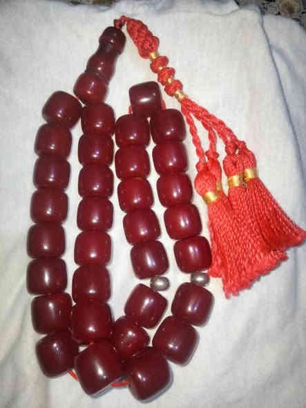 السلام عليكم متاح سبحه كهرمان أو كوربا ألماني انتيكه وكلش قديمه كصه برميلي زبده بالتسبح تحفه من التحف القديمه الزون 105 غ إلي يحب يقتيها يتصل مكاني بغداد رقمي *********** جمال السبحه فول الفول كلش راقيه وقديمه
