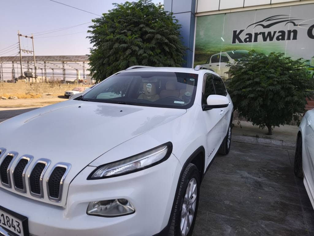 جێب شیرۆکی 6 بستۆن مواصەفات لاتیتیوت 
سێ پارچەی بۆیاغە بێ ناوگرتن حاسەی  پشتەوە ڕاداری تەنیشتەکان تەبرید مەرکەزی شاشە گەورە دەبڵ گێڕ 
نرخی 125 و معامەلەیەکی برایانە 
بۆ پەیوەندی 
***********
***********

جيب شيروكي 6 سلندر – لاتيتود

3 قطع صبغ بدون غرق

حساسات

رادار خلفي

تبريد مركزي

شاشة كبيرة

دبل (دفع رباعي)

السعر: 125

وأكو مجال للمراوسة والمعاملة الطيبة.

للاستفسار والاتصال:
📞 ***********📞 *********** رانية, السليمانية
