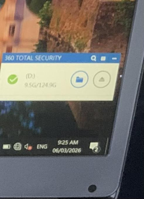 سعرة بل موقع الشركة 200$
سلام عليكم شباب عندي هذا لابتوب جديد غير مستخدم امزون بيه نقطة صغيرة جدا ما مأثر على شاشة مثل ما موضح بل صوره ويادله تعاريف صوت تنزلها 

*ملاحضة الصوت يشتغل خليت غير هارد له صوت شغال فقط تنزيل تعاريف الصوت 

حجم الشاشة: 14.0 بوصة نوع IPS
 دقة الشاشة: Full HD 1080p
 المعالج: Intel Celeron N4020
 الذاكرة (RAM): 8 جيجابايت DDR4
 التخزين: 128 جيجابايت SSD (سريع في التشغيل)

 المميزات:
 منافذ USB
 بطارية قابلة لإعادة الشحن سعة 4500mAh
 مناسب للدراسة، التصفح، والأعمال المكتبية
تنوية الصوت


**إذا كنت صاحب هذا الإعلان وتريد حذفه لأي سبب، رجاءا أرسل رسالة إلى الدعم الفني**
