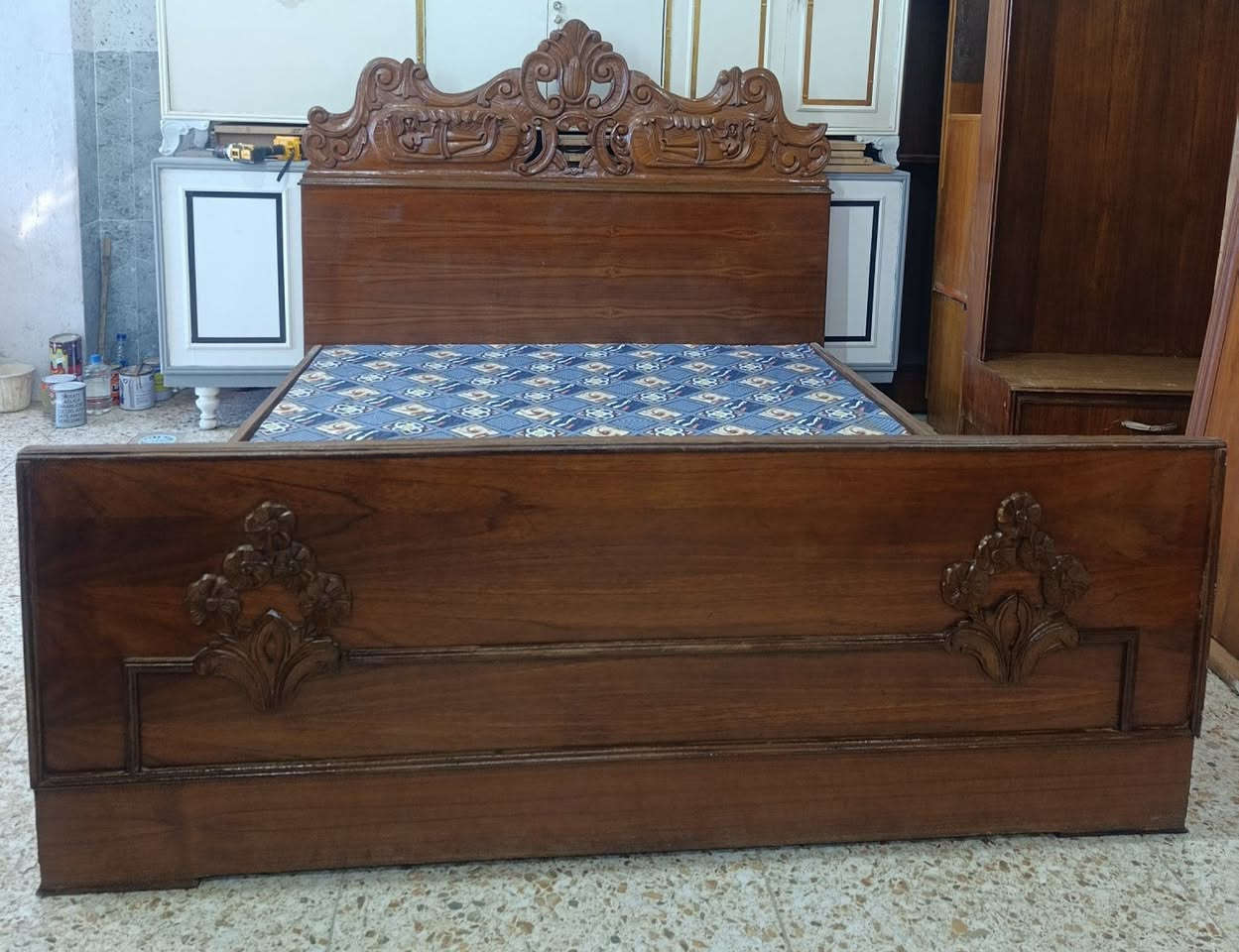 نكول ياالله/سلام عليكم 
غرفه نوم صاج عراقي ام نقشه 
سعرها 475 بي مجال بسيط
عنوان كركوك/ حي النصر يم مدرسه الكرام 
***********
