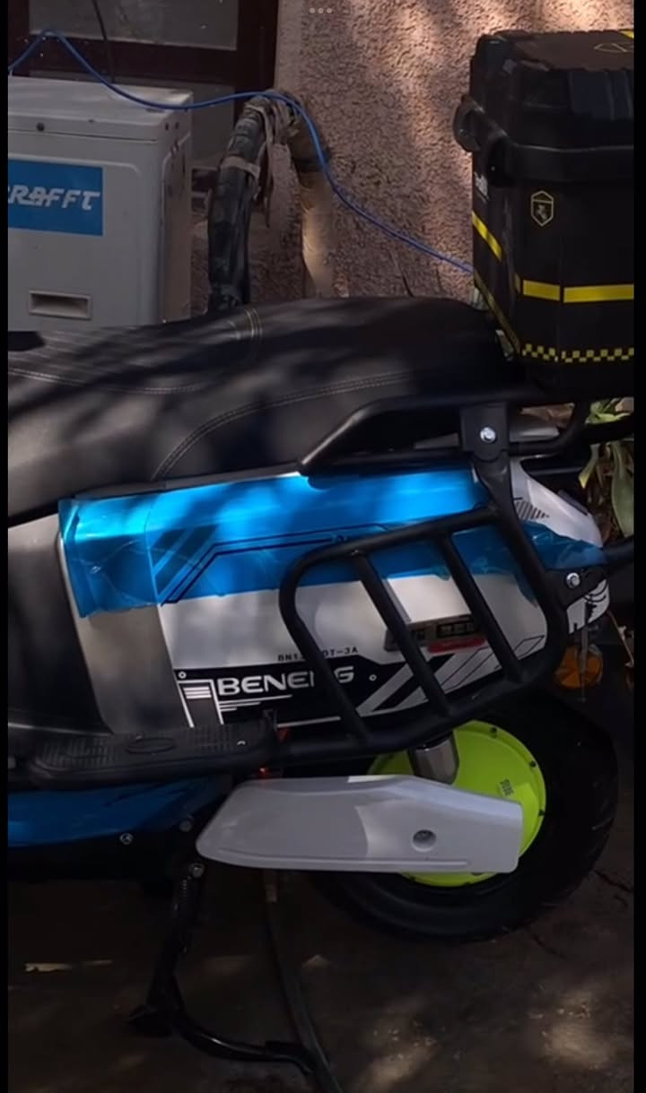 السلام عليكم                         
دراجة شحن للبيع🔋
ام عيون دراجة نضافة 100‎%‎
بعده بچيس 
6بطاريات دبل 🔋
تمشيك 70كيلو
سرعة 80
وموصفات كاملة
لايت زينون 💡
ترجع بك🚨
عداد ولايت ودبل اشارة واي عطل يطلعلك بشاشة🖥️
بريكات حساسات
دبلات +بيه موصفات بعدد لاستفسار والتواصل ع رقم ***********”
