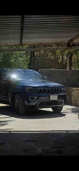 Jeep Limited 2019 جيب لمتد 
ماشيه 65 الف ميل 
ضررها مرفوق بلصور و الباقي مكفول 
رقم بغداد  
المواصفات فول ١/١ لمتد :
- مكينة 3,600 / ٦ سلندر
- سقف فتحه
- صندوق كهرباء
- كشنات جلد  
- كشنات تحكم كهرباء 
- كشنات تدفئه 
- كشنات خزن Memory
- ستيرن تحكم كهرباء + ستيرن تدفئه
- شاشة CarPlay اصليه 
- كاميرا خلفية دوارة
- بصمة تشغيل / بصمة ابواب
- حساسات خلفية 
- حساسات جانبيه نقطه عمياء 
- ويل حجم 18 اصلي  
جاهزه بدون نقص
صدرها لوك ترايها يخبل و تخم تاير جدد
متحتاج اي مصرف و شوفتها بالواقع احلى
السعر 265 ورقه بالعافيه للياخذها

***********
