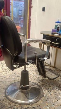 شباب كرسي للبيع وميز جدد تجي تشوفهن اي ضرر ماكو وذن القنفات بس هاذ الج...