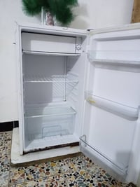 ثلاجة • حجم صغير • نظيفة
