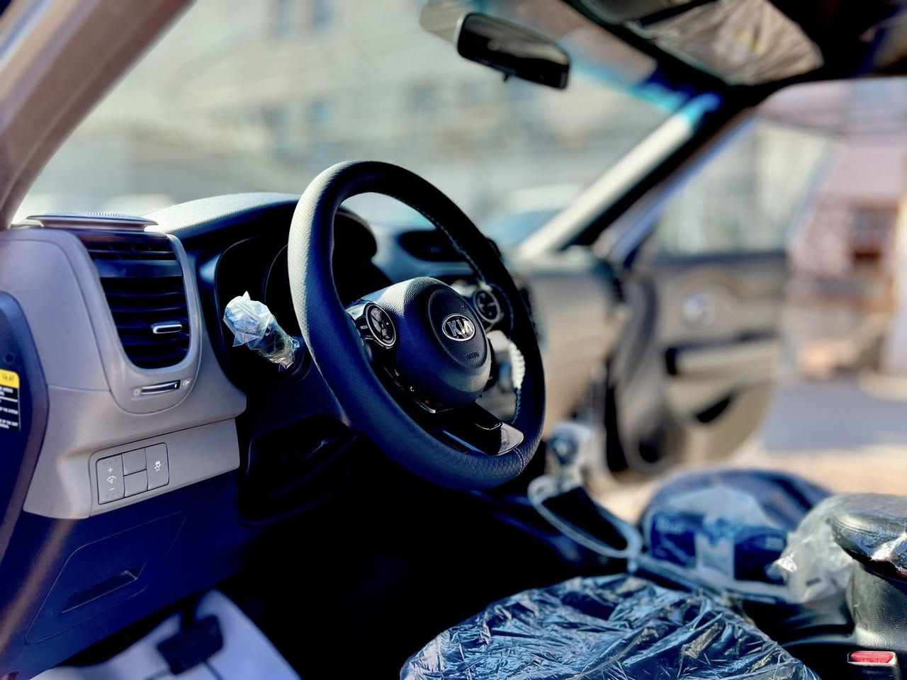 للبيع كيا صول 2018  🚗
📍 الرقم: سليمانيه
⚙️  وارد امريكي - لون رصاصي

المواصفات والتفاصيل:

 • ماشية 43 الف فقط
 • المحرك: 1600 تيربو 🚀 اقتصادي جدًا باستهلاك البنزين 
 ◦ شاشة و كاميرا خلفية .
 ◦ تحكم كامل بالستيرن .
 ◦ نظام تثبيت سرعة (Cruise Control).
 ◦ نظام أمان حديث (ABS – Airbags – مانع انزلاق).
 • درايف مود ٣ انظمه سياقة العادي والاقتصادي والرياضي
بيها صبغ قطعتين (جاملغ امامي وخلفي صفحه اليمين) + تكحيل بابواب صفحه السايق و كلشي موضوح صورها
السيارة مال بنت وباسمها ثاني يوم تحويل
مكان السيارة بغداد البنوك
💰 السعر: ١١٧ ورقة وبيها مجال
📞رقم الهاتف : ***********
