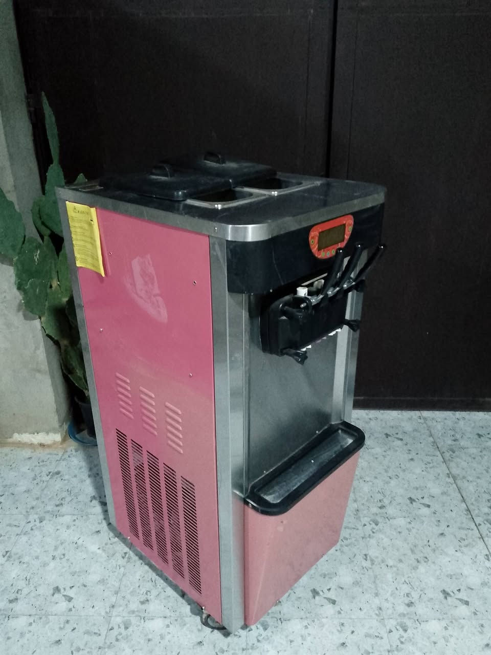 السلام عليكم مكائن سوفت للبيع عدد 2 نوع صيني بيهم كير بكس  تبريد تجميد خير من الله الثنينهن سعرهن مناسب العنوان ديالى الخالص ناحية هبهب رقم الهاتف ***********  أو واتساب
