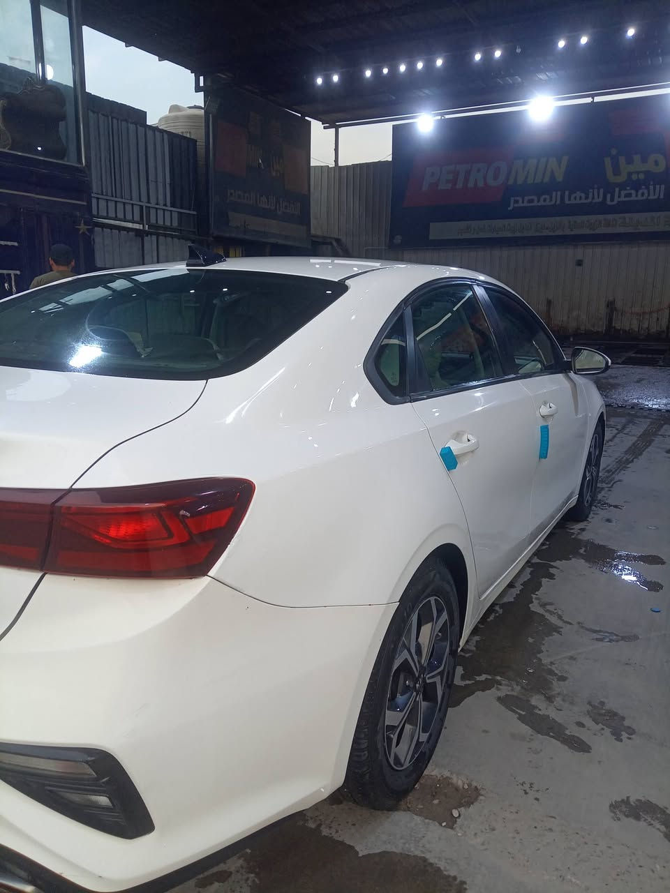 سلام عليكم كي فورتي 2019 وارد أمريكي حادثه جاملق وبنيد تبديل وبيها بابتين الأيمن واليسر صبق فقط  بس امان الله سياره خير من الله نضيفه وحلوه رادار انظمه قياده رادار كامره خلفيه حساسات اماميه    محدد مسار توقف تلقائيا  محرك ٢٠٠٠ دوش رقم ((بغداد بسمي))السعر 125 وبيها مجال بصيطه حك جيه ***********
