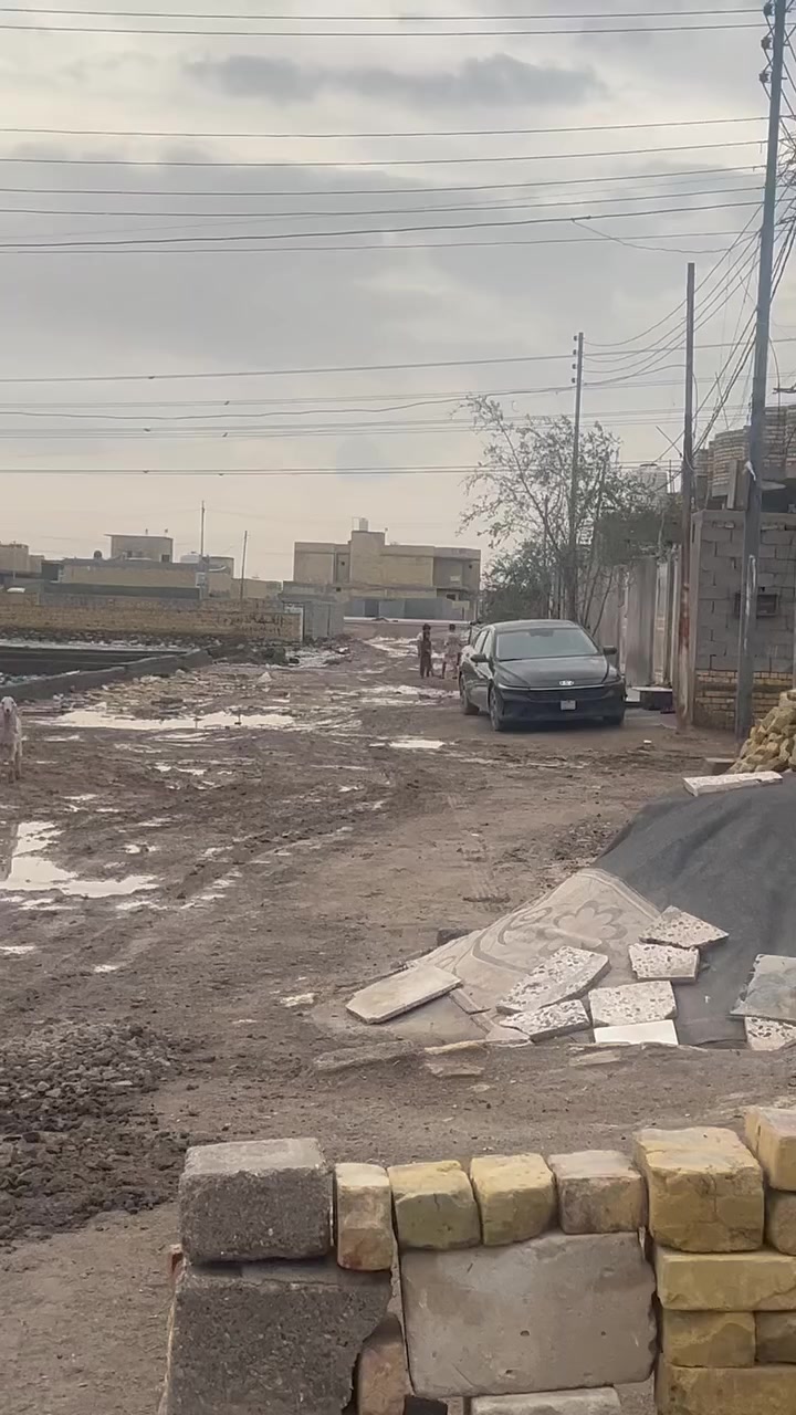 الصخين غرب الحولي بيت عوزه بس لباخ وبياض كهرباء ماي مجاري راح توصل اله البيت 200يبعد عن الحولي 120متر  السعر 65وبيه مجال    ***********   مال مستعجل
