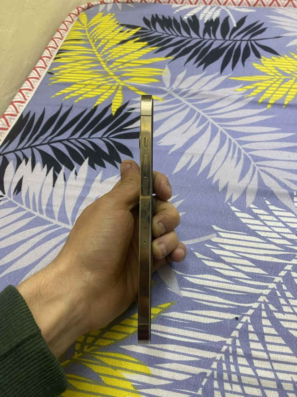 ايفون 12 برو ماكس جهاز جديد
العنوان بغداد دوره الشرطه 
السعر 500 بي مجال. 
الرقم ***********
