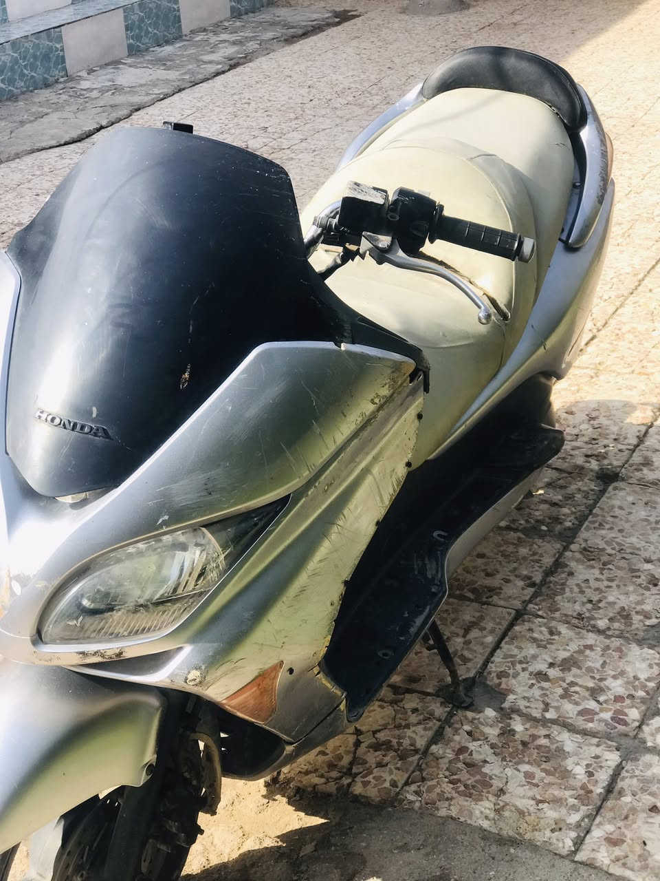 سلام عليكم دراجه فورزا 0/8مكينه مكفوله ما مفتوحة دراجه جاهزة وراق اصولي كمرك مدفوع بس الجويتر وصخ ما منضفه بس دراجه خير من الله مكاني القرنة نهر الباشا سعر 750 وبيها مجال 
اتصال ***********
اسيا ***********
