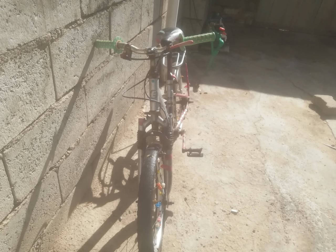 سلام عليكم ورحمة الله وبركاتة
بايسكل ياباني اصلي 
البايسكل محتاج بس  جوب وتاير الويل نضيف جدا ولاكن 
البايسكل متروك 
سعره 25 الف دينار وبيه مجال للشراي 
وسلام عليكم ورحمة الله وبركاتة......


**إذا كنت صاحب هذا الإعلان وتريد حذفه لأي سبب، رجاءا أرسل رسالة إلى الدعم الفني**