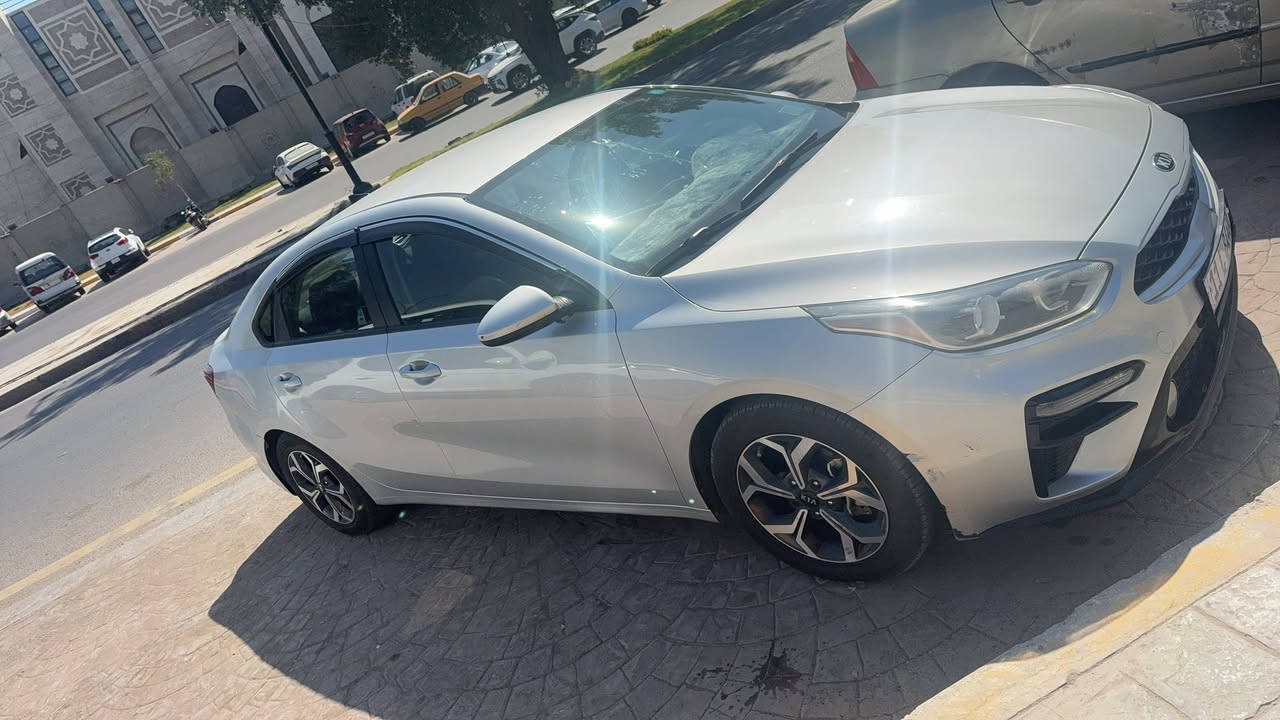 السلام عليكم كيا فورتي موديل ٢٠٢١  
بدون ايرباك 
نص فول 
بجم كبس  
حادثها مال امريكي خلفي 
راسلني ادزلك سونر مالتها
السعر ١٢.٧٠٠$  
للاستفسار  ***********
