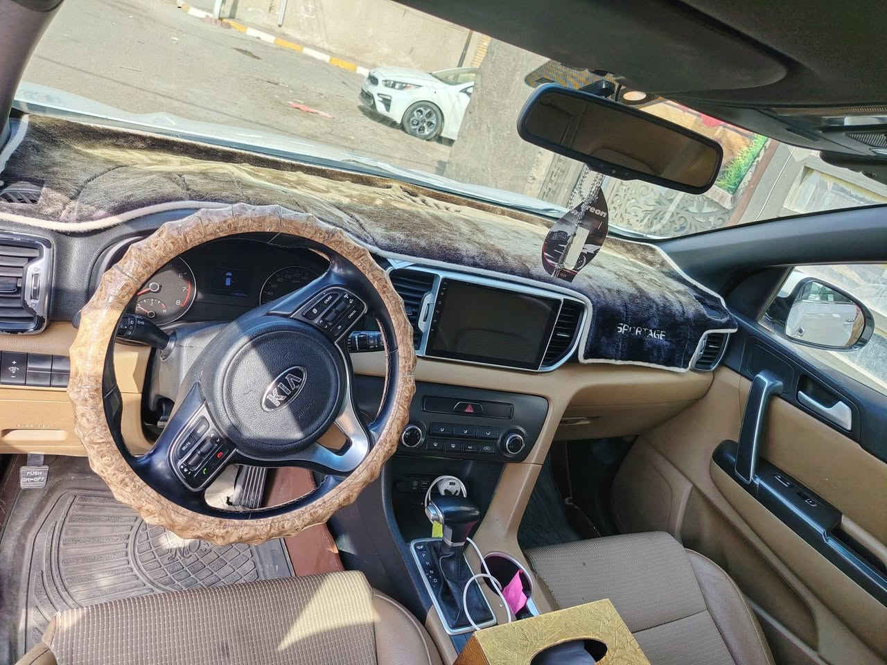 موديل 18 خليجي شركة الدولية المقدس حساس امامي خلفي مري شفط لايت زنان وزركات لايت ماشي 104 الف رقم مشروع وطني كشن السايق كهرباء طخة خفيفة الباب الخلفي يمين مكفولة من كلشي *********** سعر 175 وبيه مجال للطيبين بيع فقط بدون مراوس بيع فقط والسيارة بسمي من البيت للدوام رقم مميز
