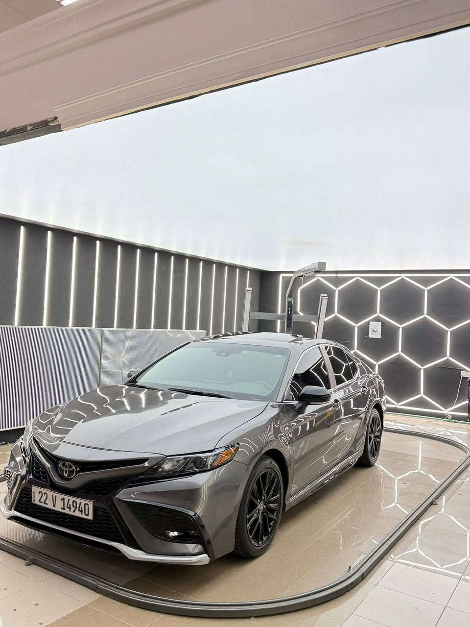 Camry 2023 SE PLUS 
بەس بۆ فرۆشتنە
سەیارەکە se پلەسی فوولە سلاید ، بەسمە ، رادار 
سەیارەکە یەک جاملغی  سەکنی سبوغە بەبێ ژوورێ
وێنەی دەعمەکە دانراوە رەقەم و جائزە 
50 هەزار رۆیووە وەکو سفر وایە
سعر خوار هەموو بازار 
188 $ مجال 
شوێن هەولێر 
رقم شاسی :  4TIT1AK9PU168623
***********

كامري 2023 SE Plus

لِلبيع فقط.

السيارة فئة **SE Plus فل كامل**، تحتوي على:

* فتحة سقف (سلايد)
* بصمة
* رادار

السيارة فيها صبغ واحد فقط في جهة الزجاج الأمامي (السكن)، وصورة الدعمة مرفقة مع رقم الشاصي والجائزة.

ماشية **50 ألف** فقط، وحالتها مثل الجديدة.

**السعر:** 18,800 دولار (قابل للتفاوض بشكل معقول).

**الموقع:** أربيل
رقم شاسی ،   4TIT1AK9PU168623
**رقم الهاتف:** *********** أربيل, العراق
