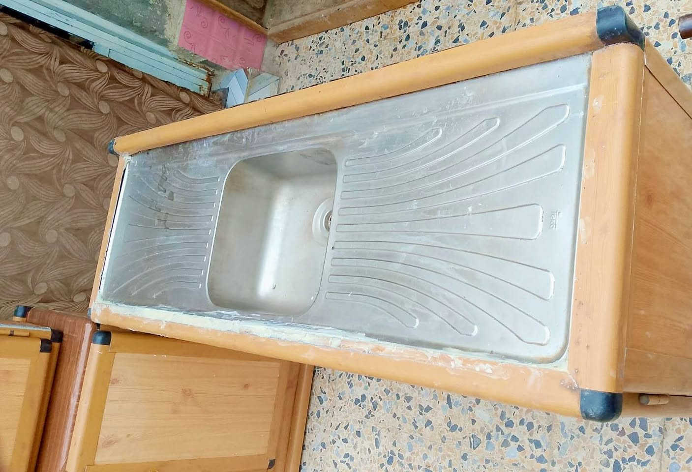 للبيع كاونترات  تفصال نضيف وقوي الشراي يتصل ***********
