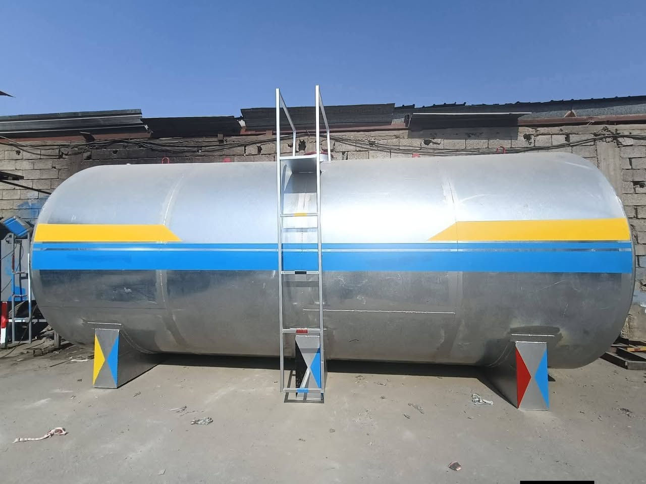 معمل حدادة القمة اللبيع جميع انواع الخزانات
اللماء أو الكاز أو النفط 
***********
