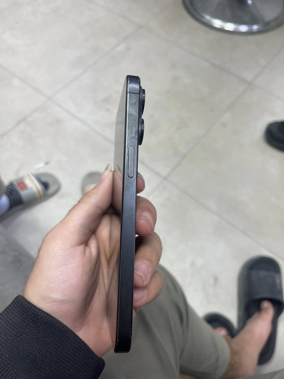 السلام عليكم
آيفون 15برو ماكس تيتانيوم اسود🖤

عربي شرق اوسط جهازAA/A

بطاريته 90🔋

ذاكرته256

فقط مبدل شاشه شاشه مالته تجي تشوفه إذا مو حاله حال الاصليه تاخذه بلاش فيس إيدي شغل كلشي شغال بيه بس مبدل شاشه حاله حال الاصليه مال جهاز ثاني 

رقمي***********

عنواني قرب جزيره بغداد سياحيه

سعره 850بيه مجال
