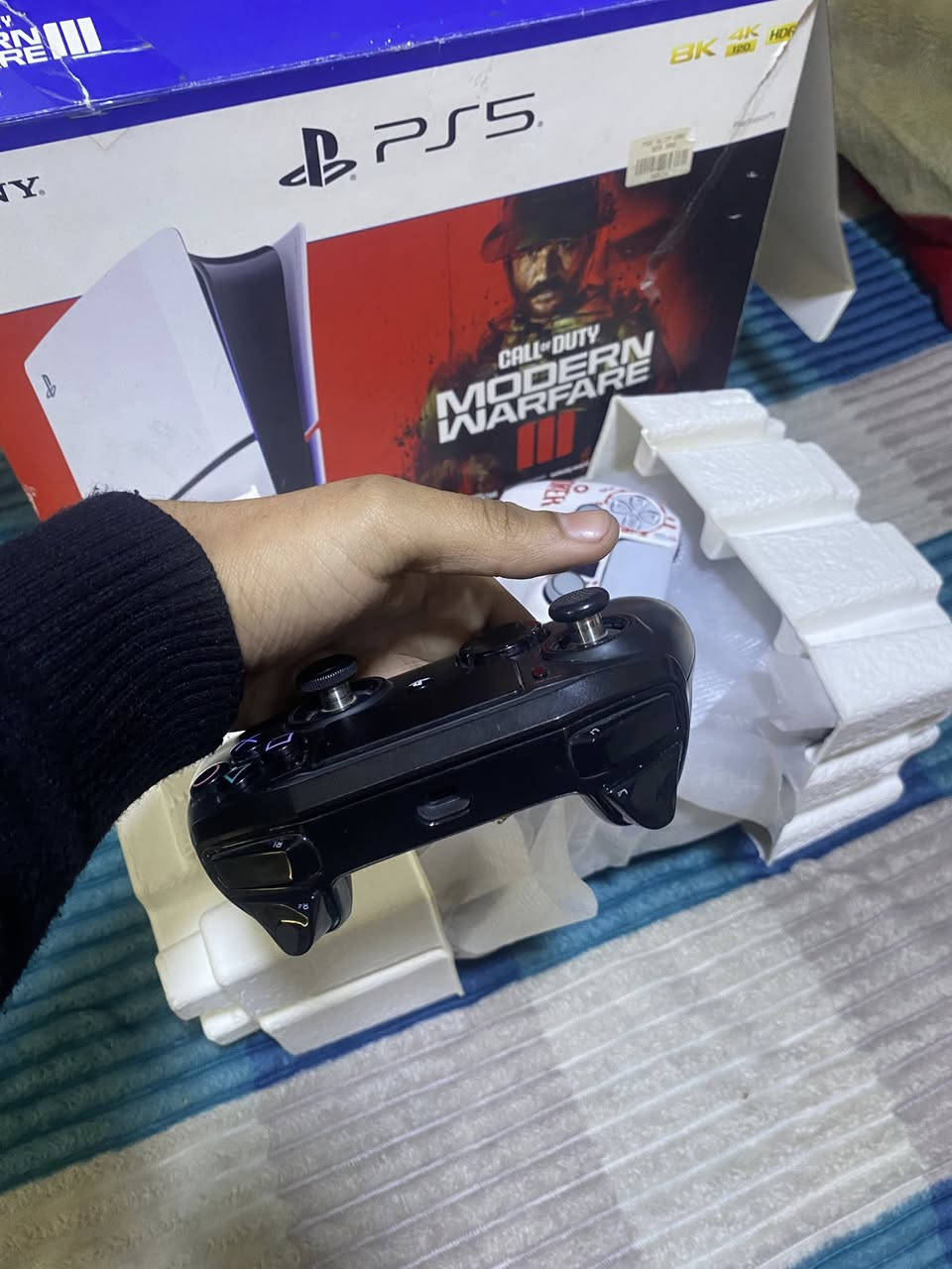 السلام عليكم
بلي فايف سلم ون تيرا اصدار الطافي وياه يده 
استخدام اقل الاسبوعين كارتونه موجوده وغراض كاملات 
سعره ب675  استخدام مال جديد 
واكدر اضيفلك يده احترافيه ب65
وذا تريد يده فايف عادي اضيفلك موجود ب70باله
مكاني بغداد الامين ريه وسكينه حي الجبهه تجيني للبيت تفحصه وتشوفه واخليك على راسي 
***********
