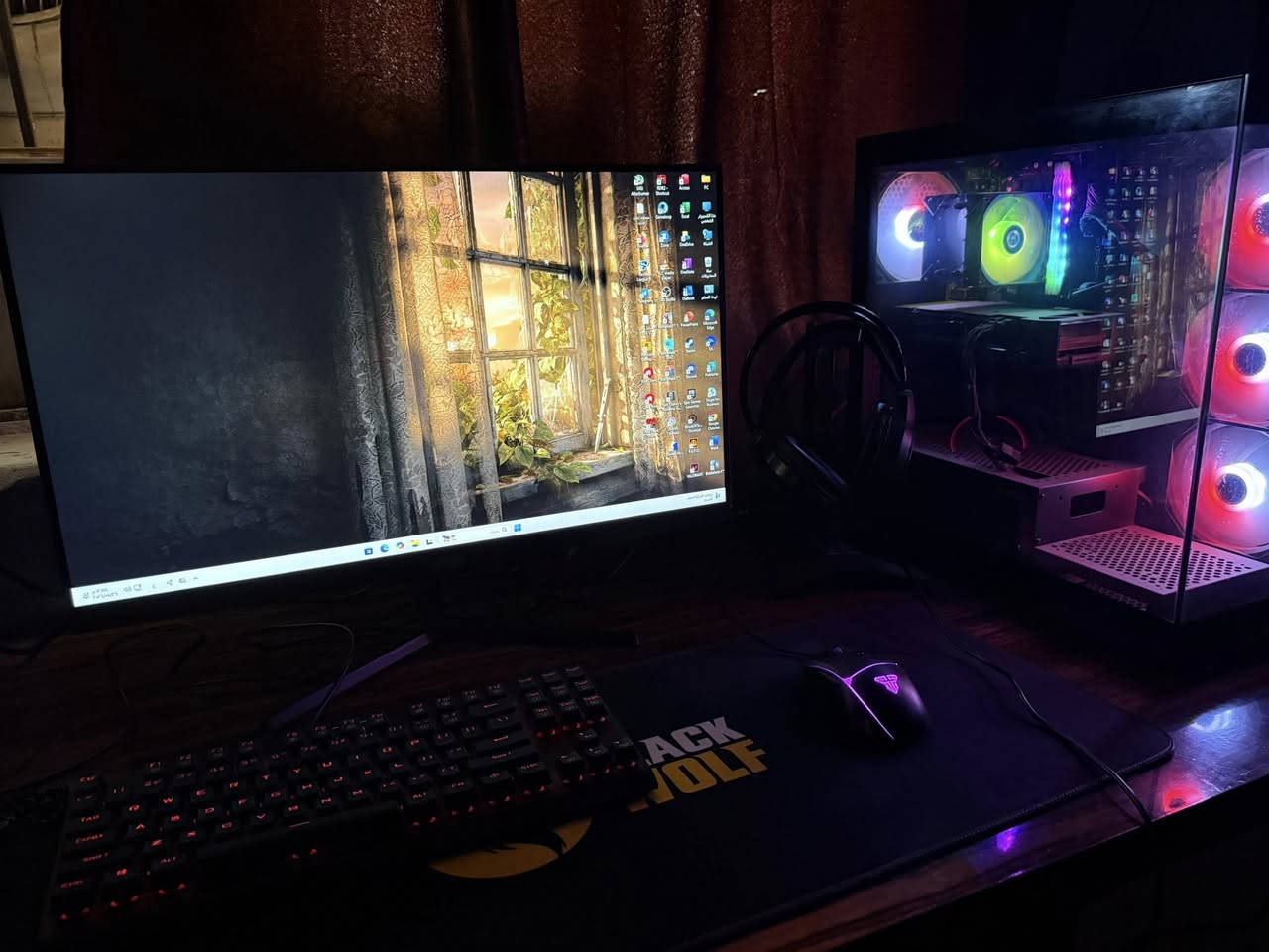 بيسي كيمنك للبيع قيم
CPU: Intel Core i5 12th Generation
* Motherboard: Gigabyte H610M
* RAM: 16GB (2x8GB) ASUS Dual Channel
* GPU: ASUS NVIDIA GeForce RTX 4060 8GB
* Storage: 1TB SSD
* Power Supply: 600W 80+ Bronze PSU
* Case: Gaming PC Case
* Monitor: Elsa 185Hz IPS, 0.5ms Response Time
* Keyboard: Redragon Mechanical Gaming Keyboard


**إذا كنت صاحب هذا الإعلان وتريد حذفه لأي سبب، رجاءا أرسل رسالة إلى الدعم الفني**