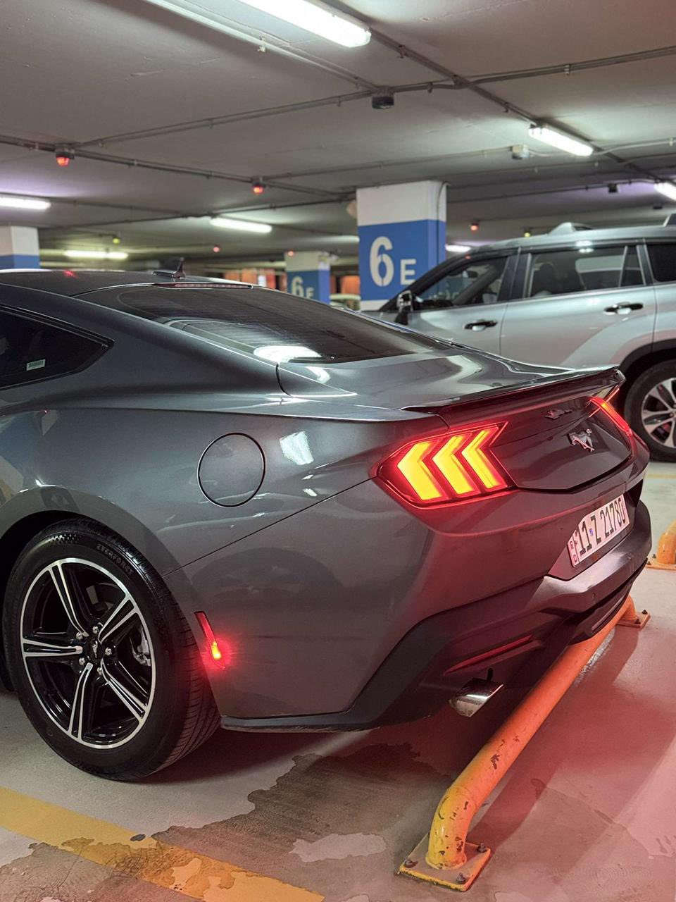 السلام عليكم

للبيع - فورد موستنج *
2024 إيكو بوست بريميم
اللون: إسمنتي
الحالة: حادث موضح بالصور
الموقع: بغداد - العراق
:الوصف 
سيارة فورد موستنج 2024
Ecoboost Premium بكامل
مواصفاتها الرائعة، حالة ممتازة
حادث موضح بالصور بدون
مشاكل ميكانيكية،
جاهزة للاستخدام. السيارة
نخمة ورياضية ومثالية لعشاق
.الأدا والأناقة
:المواصفات الأساسية 
الموديل: 2024 .

المحرك: 2.3 لتر توربو (إيكو •
بوست)
القوة: أدا قوي واقتصادي • في استهلاك الوقود القير: أوتوماتيك .
نظام الدفع: خلفي •
اللون الخارجي: إسمنتي •
الداخلية: جلد فخم 
نظام معلومات وترفيه .
بشاشة لمس
• Apple CarPlay /
Android Auto
حساسات وكاميرا خلفية .
بلوتوث A
مقاعد مدفأة .
مثبت سرعة .
تشغيل بدون مفتاح .
إطارات رياضية أصلية .

السعر 230$ بيع او مراوس حسب القناعه
للاستفسار. ***********
