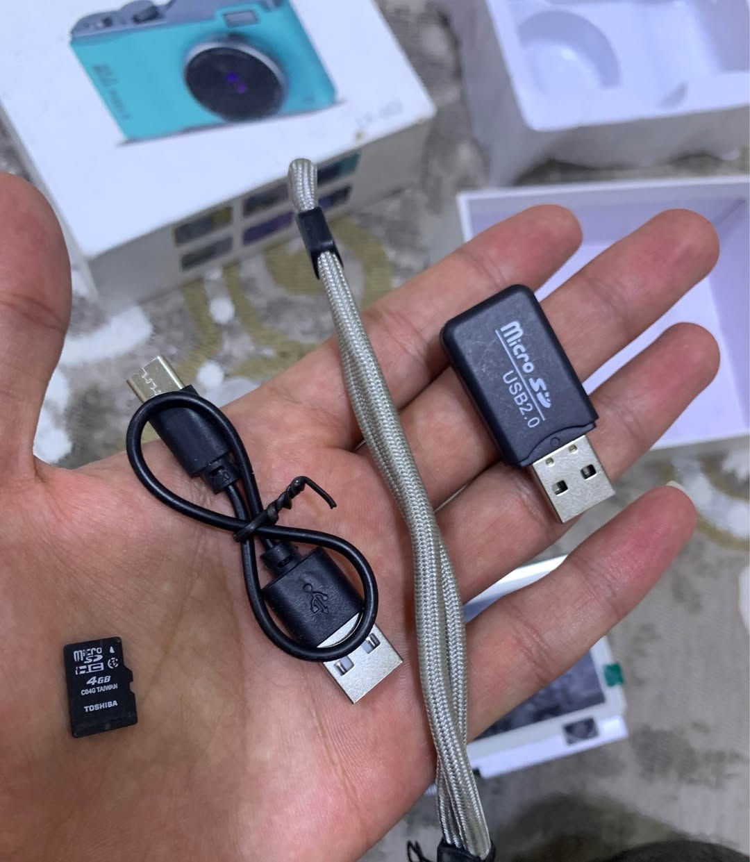 کامێرای دیجیتاڵی 4K مۆدێلی LK-003 زۆر شیک و جوان ستایلی کلاسیک (Retro/CCD) کامێراکە لە ئامازۆن کردراوە نوێ و بەکارنەهاتوە تەنها کارتۆنەکەی کەمێک شوێنی پیسی پێوەیە و کە کردراوە بەو شێوەیە بووە بەلام  کامێراکە خۆی ١٠٠٪ پاک و بێ کێشەیە. شوێن: ڕانیە

گەر ویستت نامە بۆ ئەم ئەکاونتە بنێرە. رانية, السليمانية


**إذا كنت صاحب هذا الإعلان وتريد حذفه لأي سبب، رجاءا أرسل رسالة إلى الدعم الفني**