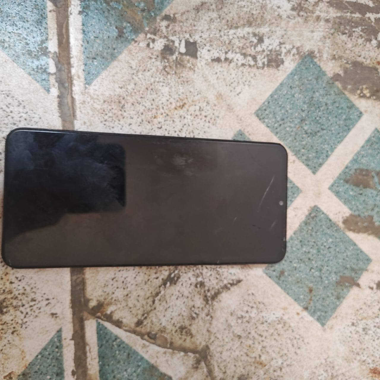 *للبيع مستعجل وبأرخص سعر 📱 سامسونج M12 128GB*  
*السعر: 50 ألف دينار فقط - نهائي* 
*السبب*: الشاشة مفطرة فطرة خارجية بس *التاتش 100% شغال* والجهاز كله شغال ما بيه ولا عطل.
*المواصفات لقطة بهالسعر:*
- *128GB مساحة* 
- *رام 4GB*
- *بطارية 5000mAh* - ملك البطاريات، يومين ما تشوفي الشاحن
- 4 كاميرات + بصمة بالجنب
- شريحتين + ميموري
*ملاحظة*: الجهاز للاستخدام العادي واتساب، فيس، يوتيوب، تيك توك. الفطرة شكل بس ومأثرة على شي. ملاحظه الجهاز معروض يمي


**إذا كنت صاحب هذا الإعلان وتريد حذفه لأي سبب، رجاءا أرسل رسالة إلى الدعم الفني**