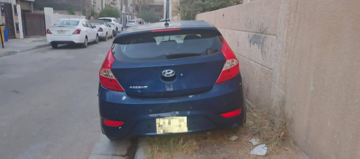 اكسنت 2016  هانج باك للبيع  اللون ازرق مكينة بلادي ممفتوحة  1600 جي دي آي  كير مكينة مكفولة تبريد ثلج شاشة اندرويد وكاميرا دوارة  كير اوتماتيك جام كهرباء مانع انزلاق السيارة وارد امريكي حادثها قبق جنطة فقط والدعاميات مصبوغة .زوج تايرات جديد  وباتري جديد رقم بغداد مشروع وطني ماشية 79 ميل قابل للزيادة يرادلها بوليش ترجع لووك السعر 83 ورقة وبيها مجال للشراي عنواني الغزالية النفلة  ***********
