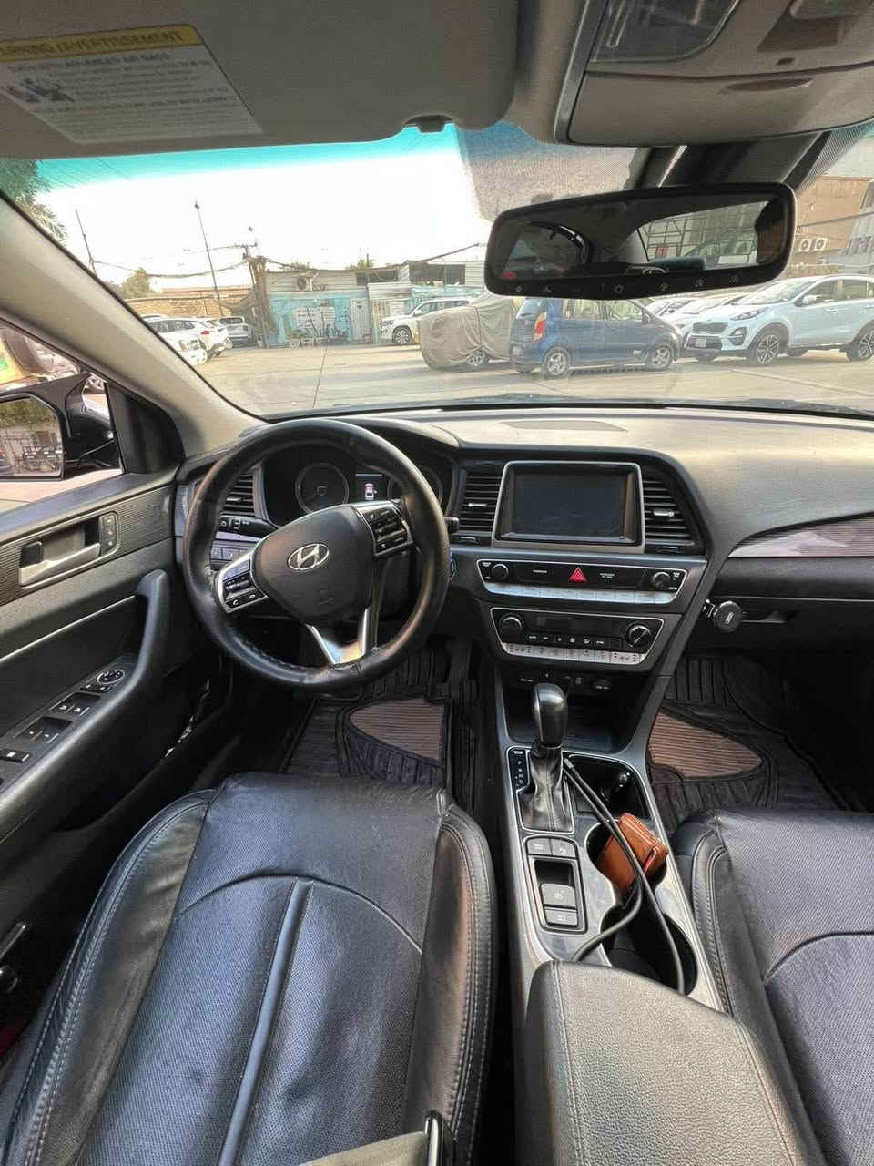 سلام عليكم سوناتا 2018 لمتد سياره بدون حادث فقط جاملغ امامي ايمن بارد بدون ضربه بدون صبغ بدون تبديل سياره فول مواصفات للخير                         مواصفاته                                                                        كشنات كهرباء                                                                 كشنات جلد                                                                    كشنات تدفئه وتبريد                                                         بردات خلفيه                                                                    بصمه تشغيل                                                                   بصمه ابواب                                                                        رادار امامي كامرات                                                            شاشه كبيره                                                                      سياقه ذاتيه                                                                        تحكم ستيرن                                                                        ويل رياضي حجم 19                                                           فتحه سقف                                                                        كشن خزن                                                                        ستيرن رياضي                                                                                                                                   سايد بريك دكمه                                                                   اوتو هولد                                                                                    وبعد بيه مواصفات هواي اخوان سياره نضيفه جدا كل نقص مابيه كامله من كلشي وماشيه قليل رقم بغداد مكاني بغداد رقم الهاتف***********  سعر ١٤٧ كربلاء, العراق
