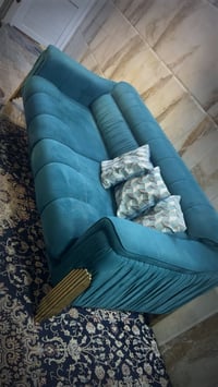 تخم ٨ مقاعه ماركه بيانو من اثاث استقبال التخم فخم وتكمه ونظيف جداً جدا...