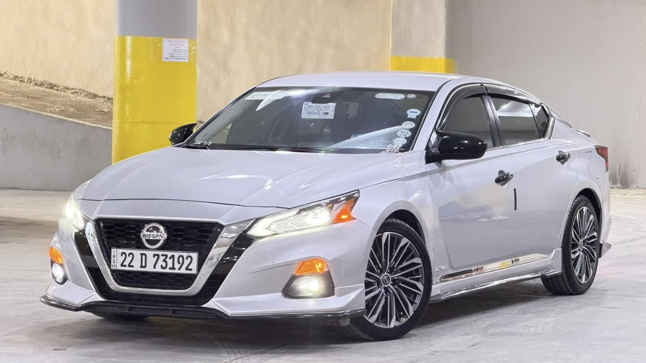 للبيع التيما SR 
السعر 130 بيها مجال بسيط
*********** 
موديل 2020 
الون سلفر 
شفتات ستيرن 
كاميرا خلفي 
رادار 360 درجة 
ماشيه 75 
كشن جلد +كهرباء 
تبريد ثلج 
بصمة تشغيل
بصمة ابواب+صندوق 
تشغيل عن بعد 
حجر بلادي 
رادار بلادي 
زنون بلادي 
ويل SL 
اكثر من 10 ورقات بيها بس كماليات 
حداديه امامي خلفي جديد 
دهن فلتر جديد 
رقم سنويه جديد تحويل ثاني يوم 
مكان السياره ديالى خانقين
