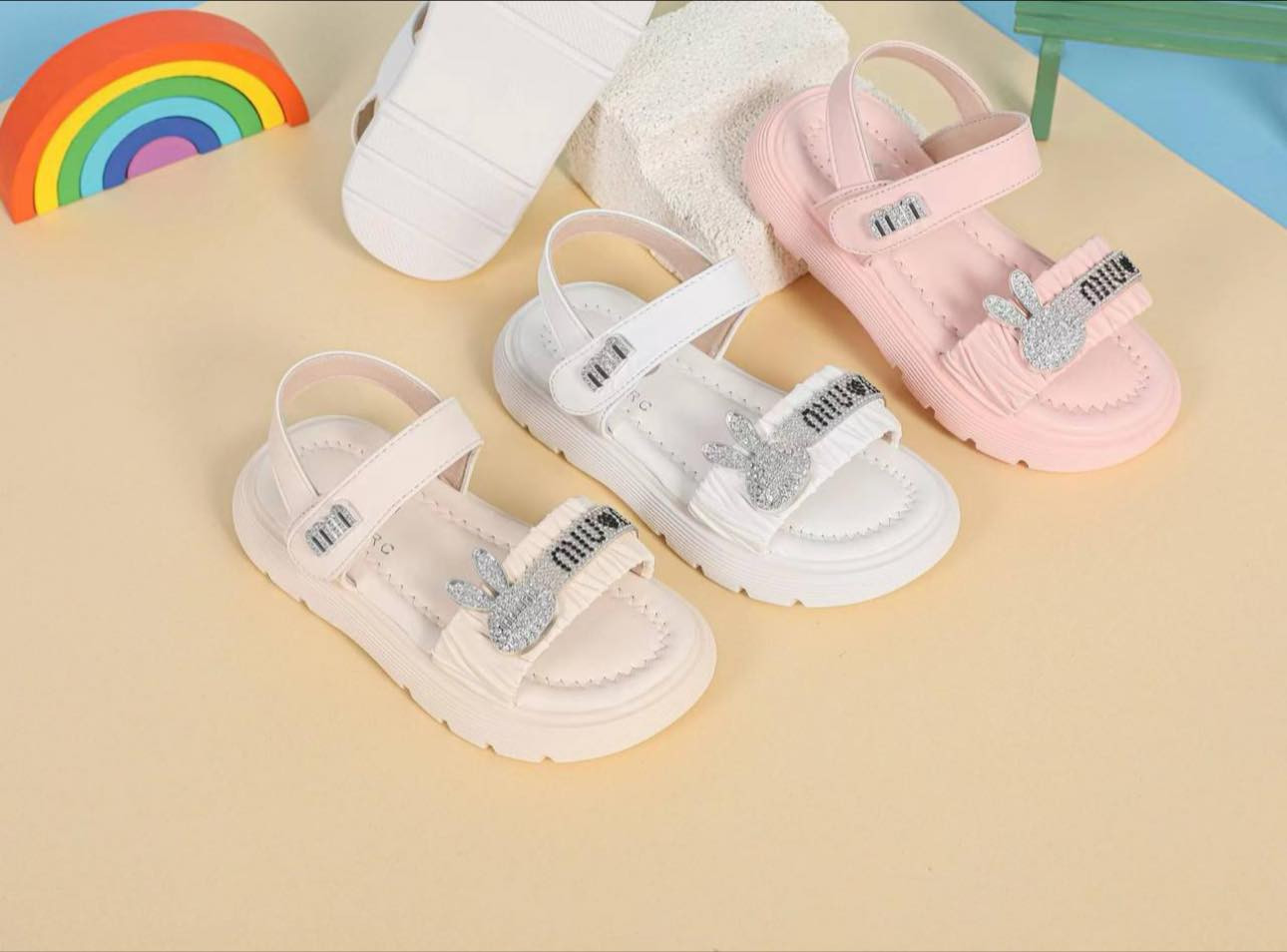 السيزن الصيفي يم سامبا الأحذيه والحقائب غير 
كلكشن من الاحذيه البناتي موديلات روعه 
تناسب جميع الاذواق 🫶


**إذا كنت صاحب هذا الإعلان وتريد حذفه لأي سبب، رجاءا أرسل رسالة إلى الدعم الفني**