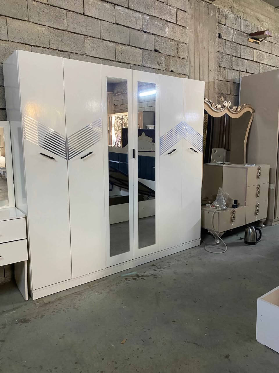 غرفة نوم 6 بوب بعده لوك كلش نضيفه عنوان كركوك شراي خابر
*********** كركوك, العراق
