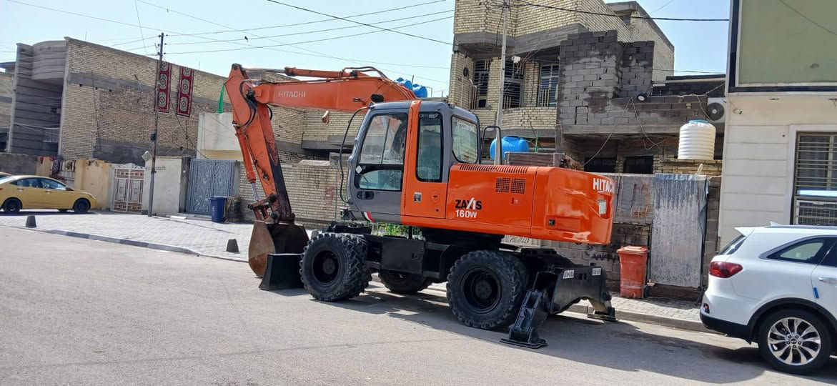 مرخصة الدمن اسلام عليكم حفارة 160 تخم تاير مضخه جديده اسعر 3500وبيه مجال مكاني بغداد رقم الهاتف***********

