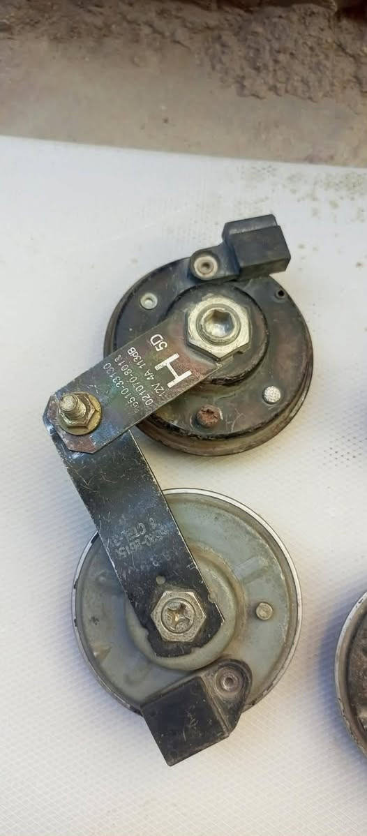 ٦ زوج واحد سيدان والباقي لكزز وبيهن زوج طاط مكاني بغداد كلهن ب١٠٠ ألف *********** بي وتساب
