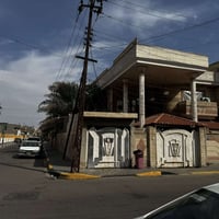 الجامعه الجديد ٨١٠ • ٢٠٠م • ركن على شارعين