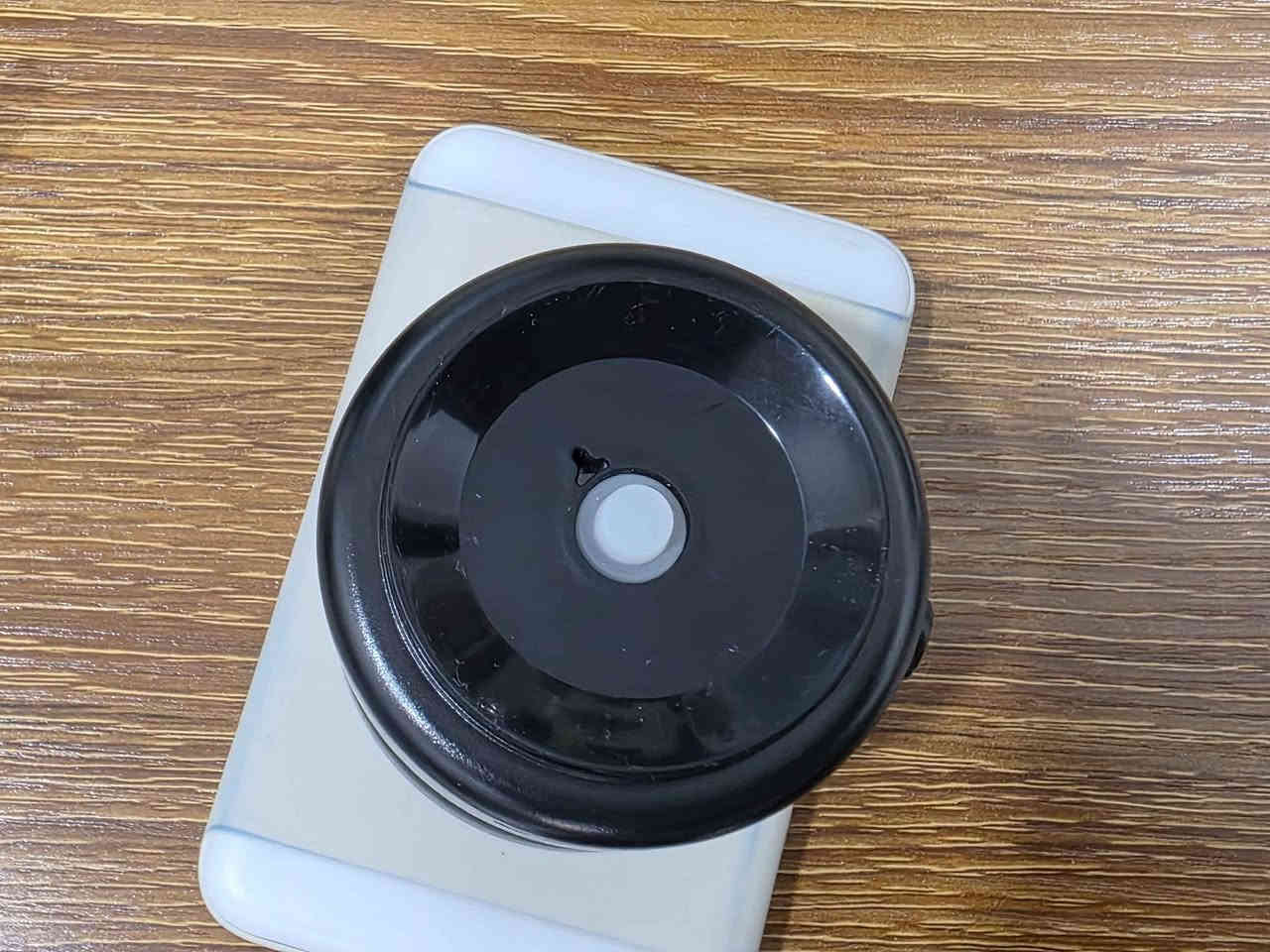 حامل موبايل كهربائي، للبيع .
التقنية: حامل بتقنية تفريغ الهواء لاصق يتم تثبيته على كافة الاسطح في السيارة او على المكاتب الادارية قابل للشحن منفذ Type-c .
الملحقات: كيبل شحن+ كارتونة .

السعر: 20 الف  .
مكاني: النجف الاشرف .
الاتصال: *********** (واتساب) . النجف, العراق
