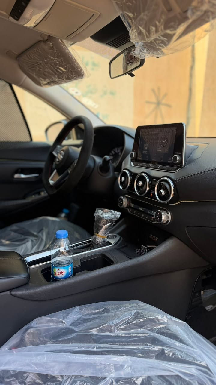 السلام عليكم 
للبيع نيسان سنترا موديل 2021 مواصفات SV 💙
 تحويل  بشرط رقم سنوي جديد الي 28 
سعر 123 ورقه ملاحضه عليها غرامات مرور  4ورقه عليه
مكينه وكير وتبريد كله بشرط وين ماتريد افحص
محرك  اربعه سلندر
المواصفات
  ‏‎بصمة ابواب بصمة تشغيل عن بعد بصمات ثنين
‏‎شاشة كبير اوتو هولد اوتو ستارات رادار امامي رادار جانبي
رادار خلفي نظام : Eco  نظام : Normal. نظام : Sport 
٤ تايرات جديد 
ماشيه 75الف حقيقي 
بيه بعد موصفات 

سياره بيها ٣ قطعه بدون اي دوخل (ملاحضه👈🏻بيه  بيديار عل طرف مال قماره  سحب بس بدون دك وفتح كلشي عل فحص انطيك موجود سونر هم

 رقم شاصي موجود مع صور ايرباك ستيرن وبرد راجع سستم
سياره احلى من صوره سياره نظيفه ما بيها مصرف
حجر كزوز بشرط سياره مصروف وكماليات وادامه وكلشي كلشي بوليش حمام  يعني سياره بس شغل وتطلع 
تفاصيل اكثر الاتصال علی رقم 
‏‎‏‎‏‎
☎️(***********]. واتساب
عنوان📍اربيل
