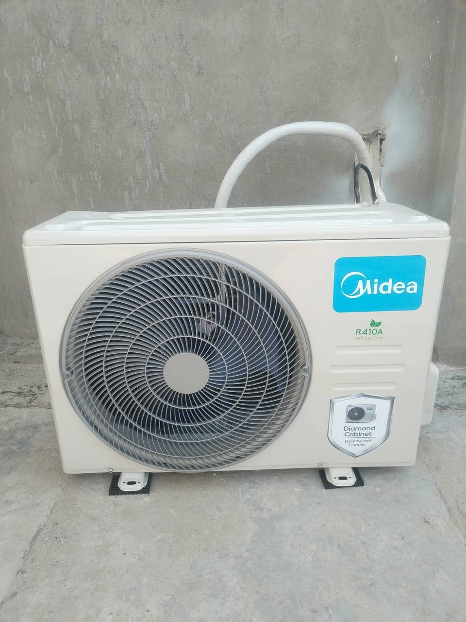 #تجهيز_وتنصيب_وصيانة 
تم وبحمد الله نصب سبلتين ميديا واحد طن تحكم بالامبير في منطقة الشعله
اخوان نصيحه من اخوكم الصغير الي عده تنظيف سبلت والي عده نقل سبلت والي سبلته تعبان ويريد يشد جديد خلي من هسه يجهز وضعه لان بالصيف الفني الزين والمضبوط ما تلكاه هاي وحده واذا لكيته راح يكون مستعجل وما يتأنه بالشغل واحتمال يحدث خطأ هاي اثنين جهازك غالي لا تخلي اي احد يركبه روح الجهاز وكفائته بتنصيبه هاي تلاثه 
*********** واتساب
