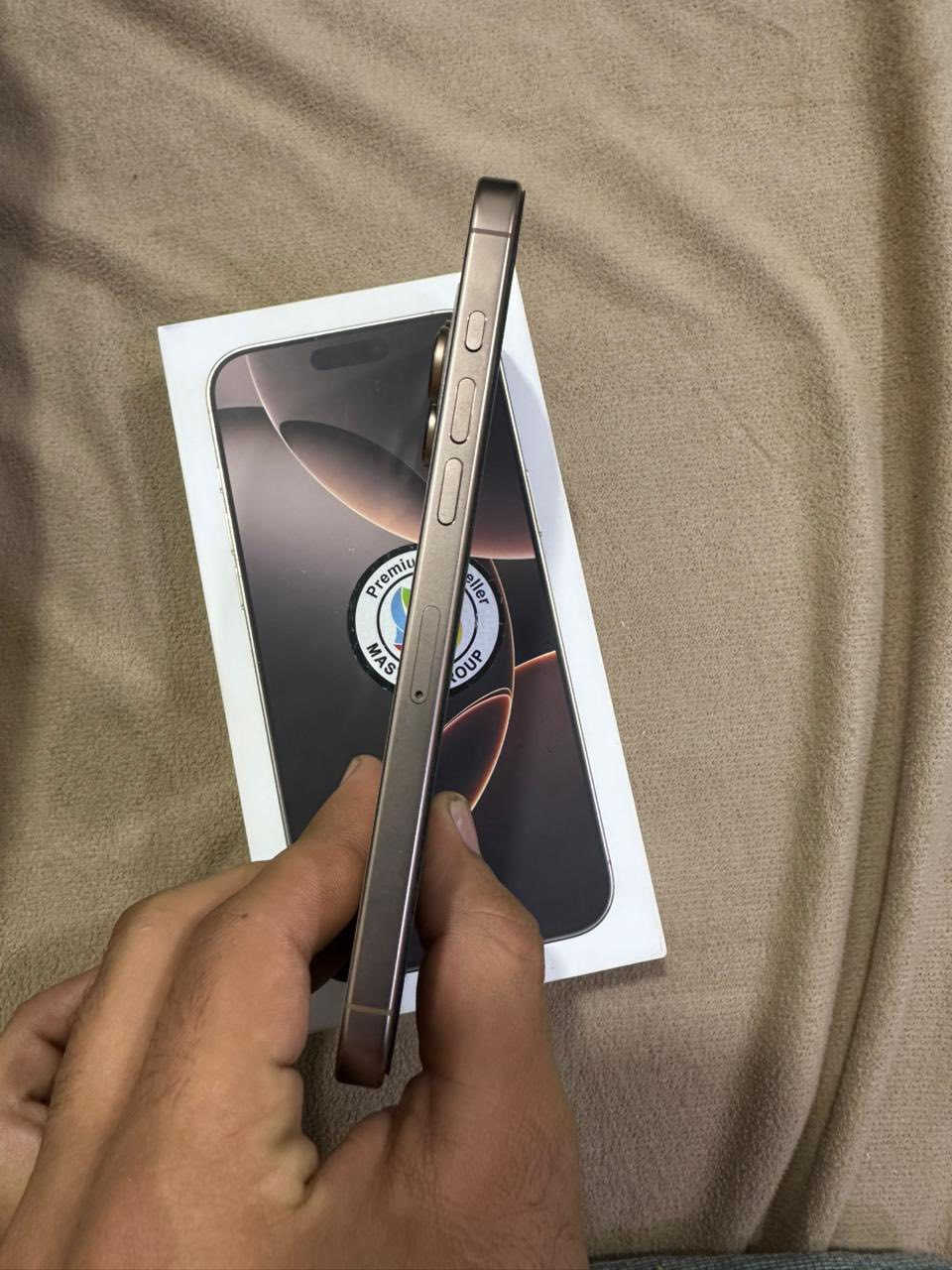 ايفون 16Pro max  جهاز نضيف لا بي شخط ولا مستبلد بي شي ولا مفتوح الجهاز عربي شرق اوسط 
باتري 91%🔋
الذاكرة 256
 الجهاز نضيف كلش 
موقعه البصره قظاء شط العرب 
الجهاز قفله 1375 
 للتواصل ***********
