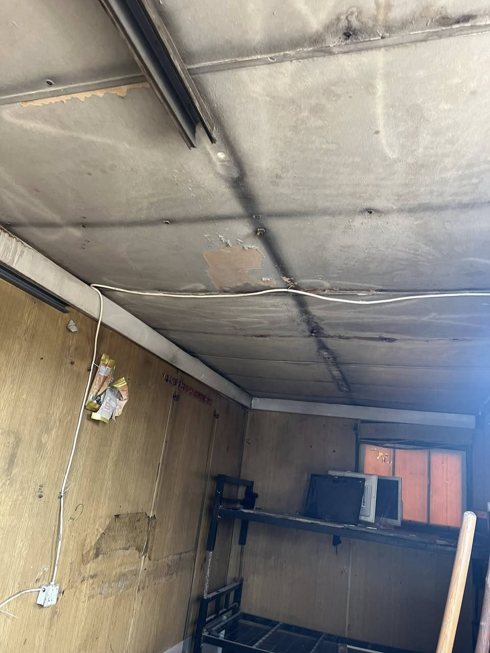 السلام عليكم
حاويات اثنين طول ستة كما موضح بالصورة
سعر الواحدة مليون ونص وسعرهن اثنينهن ثلاثة إلا ربع
مكاني بغداد جسر ديالى 
*********** هذا رقمي
