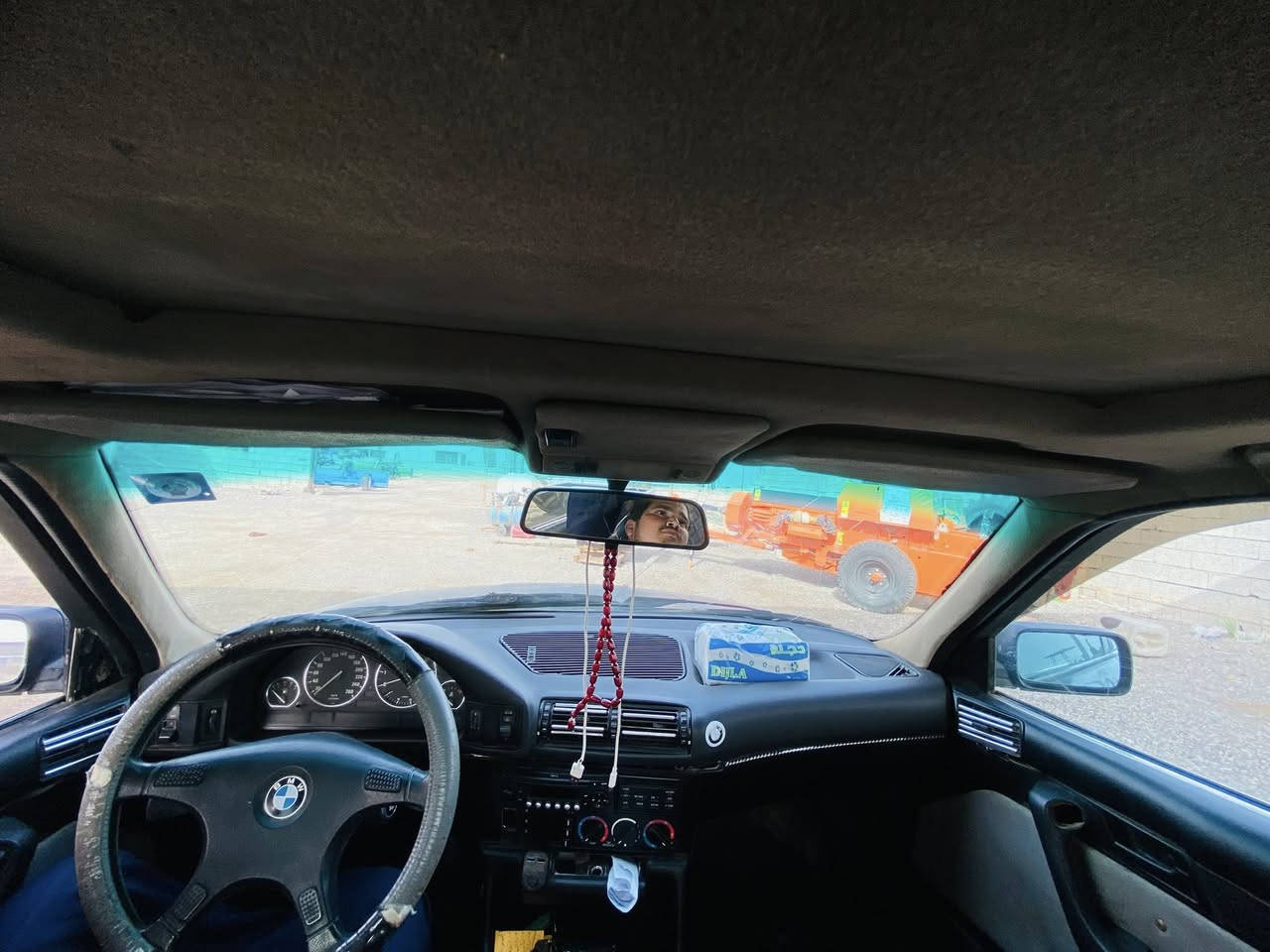 سلام عليكم للبيع بي ام دبليو 
حجم 525
موديل 1992
سنويا جديدة بسمي
رقم ديالى الجديد
تبريد ثلج 
كير اتو 
محرك درجة أولى 
جاهزة مابيها اي نقص
مكان ديالى ناحية العظيم 
***********
