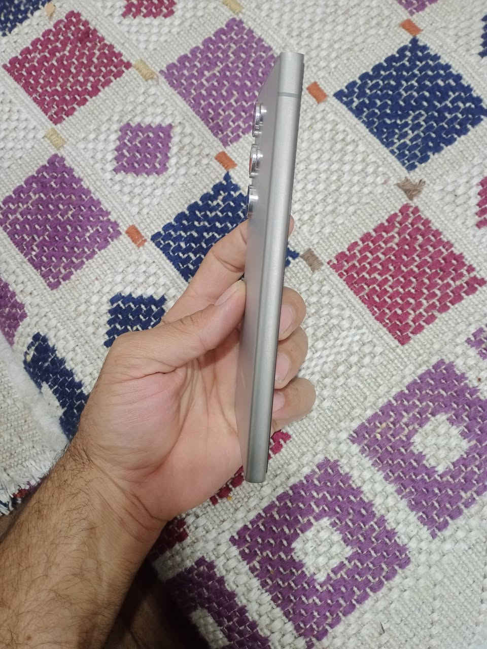 سلام عليكم للبيع 24 الترا نص تيرا كفاله عامه فقط فطر بظهر جدا بسيط كما موضح الك بصوره سعر 775 المكان واسط مركز المدينه للستفسار ***********
